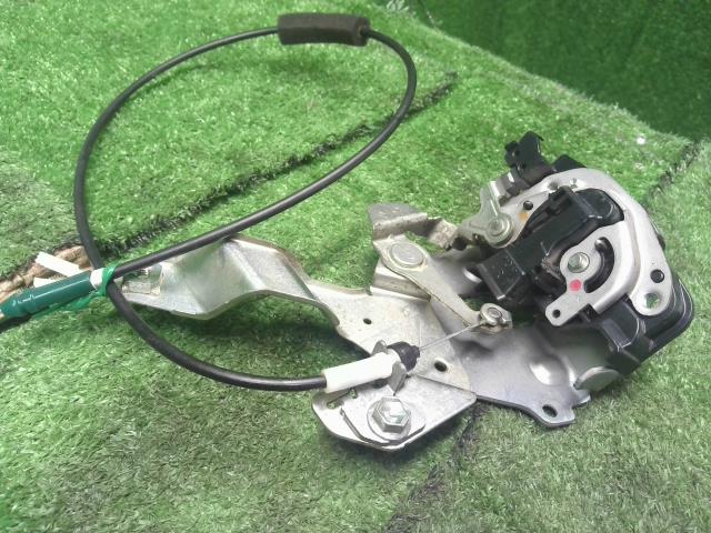 NV100クリッパー 右Ｒドアロックソレノイド HBD-DR17V 82480-4A00J