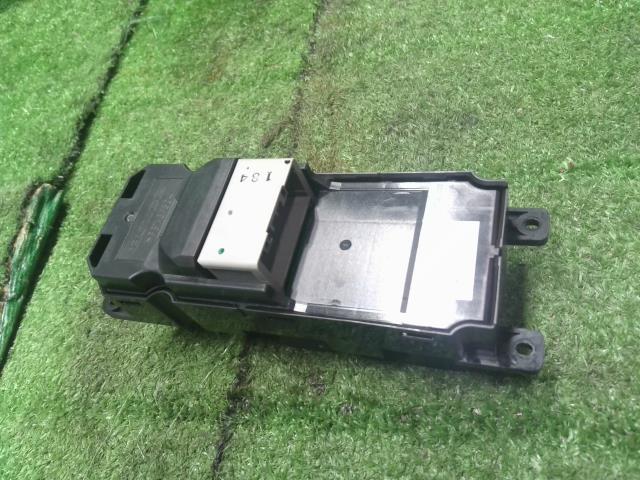 Ｎ－ＷＧＮ パワーウインドウスイッチ DBA-JH2 35750-T6G-J01