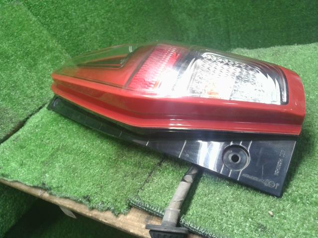 デイズ 右テールランプ 5BA-B43W 26550-7MA1A