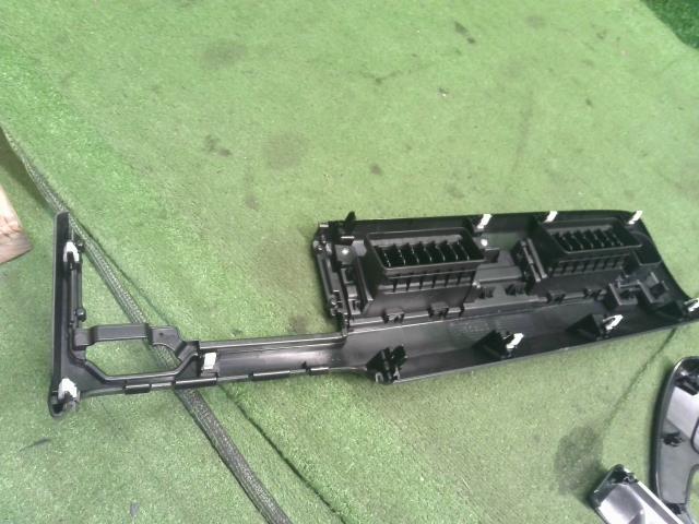 Ｎ－ＢＯＸ 内装部品 DBA-JF4 83506-TTA-J31ZA