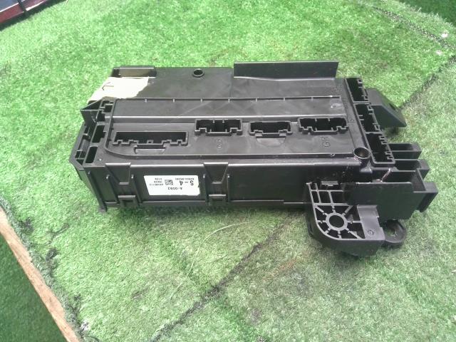 ハイゼット ヒューズボックス EBD-S331V 82600-B5060