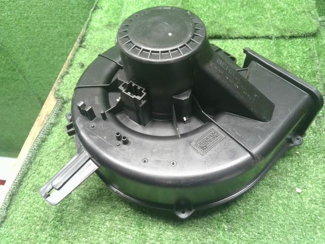 アウディ A1 ヒーターブロアモーター DBA-8XCAX 6R2 819 015