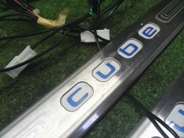 キューブ 内装部品 DBA-Z12