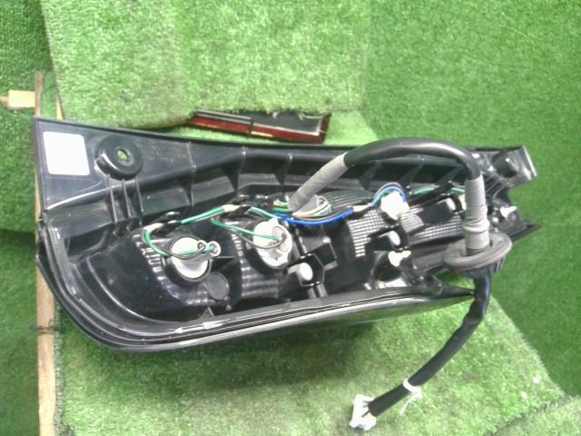 ｅＫクロス 左テールランプ 5AA-B37W MQ714741