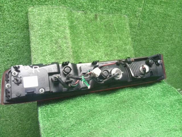 エブリィ 右テールランプ ABA-DA17W 35650-64P00