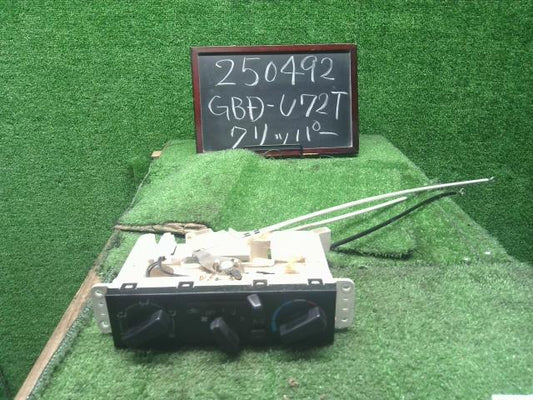 クリッパー Ａ／Ｃスイッチパネル GBD-U72T 27511-6A0A4