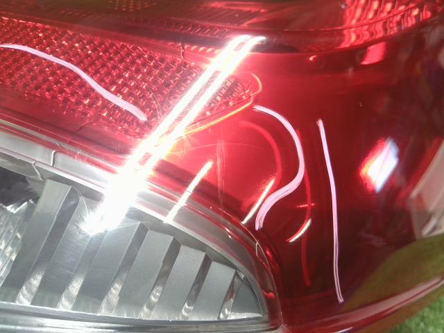 ヴィッツ 右テールランプ DBA-NSP135 81550-52B90