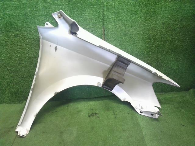 VW ポロ 左Ｆフェンダー DBA-6RCBZ 6R0821105J