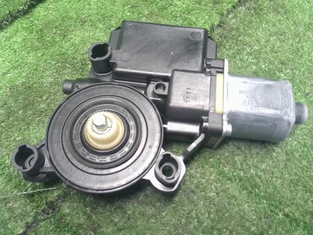 VW ポロ 左Ｆドアレギュレータ・モーター DBA-6RCBZ 6R0959801