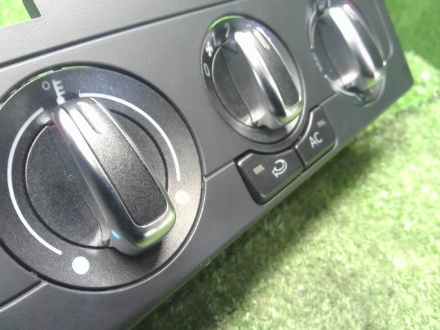 VW ポロ Ａ／Ｃスイッチパネル DBA-6RCBZ 6R0820045G