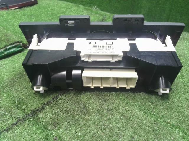 VW ポロ Ａ／Ｃスイッチパネル DBA-6RCBZ 6R0820045G