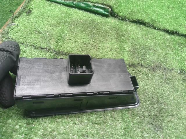 VW ポロ パワーウインドウスイッチ DBA-6RCBZ 1K4959857B