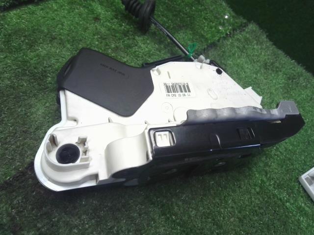 VW ポロ 右Ｆドアロックソレノイド DBA-6RCBZ 5K2837016B