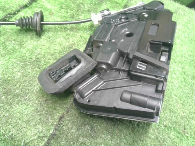 VW ポロ 左Ｆドアロックソレノイド DBA-6RCBZ 5K2837015B