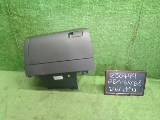VW ポロ グローブＢＯＸ DBA-6RCBZ 6R2857101L
