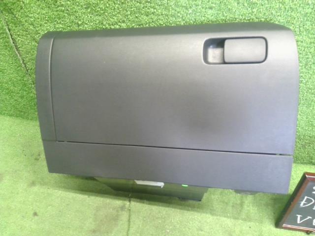 VW ポロ グローブＢＯＸ DBA-6RCBZ 6R2857101L