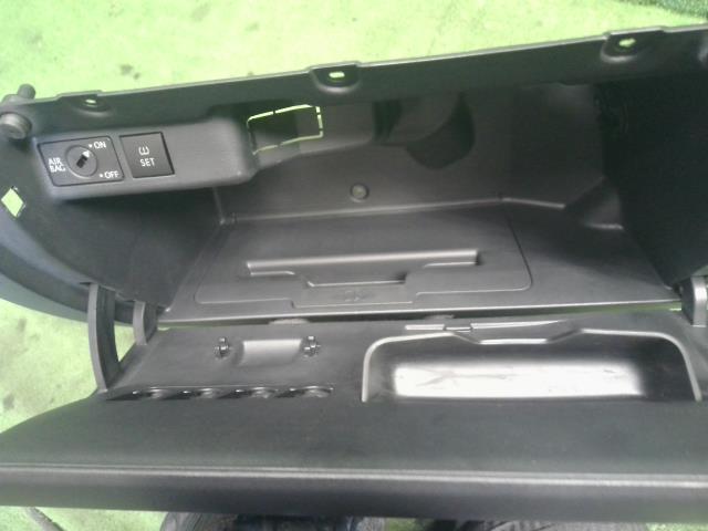 VW ポロ グローブＢＯＸ DBA-6RCBZ 6R2857101L