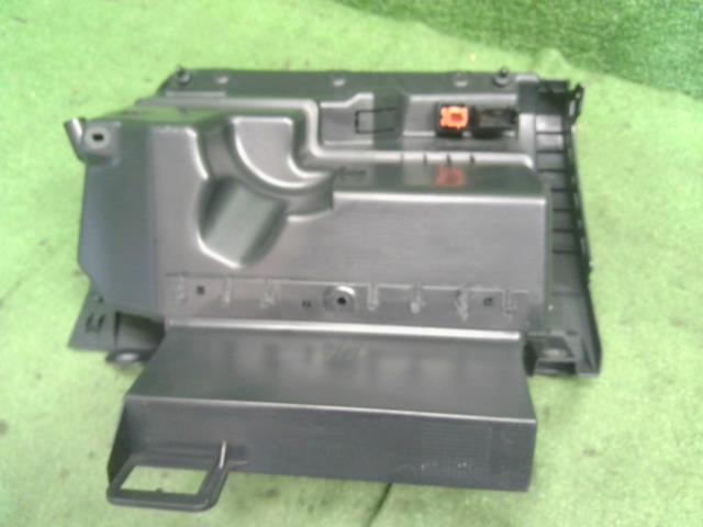 VW ポロ グローブＢＯＸ DBA-6RCBZ 6R2857101L