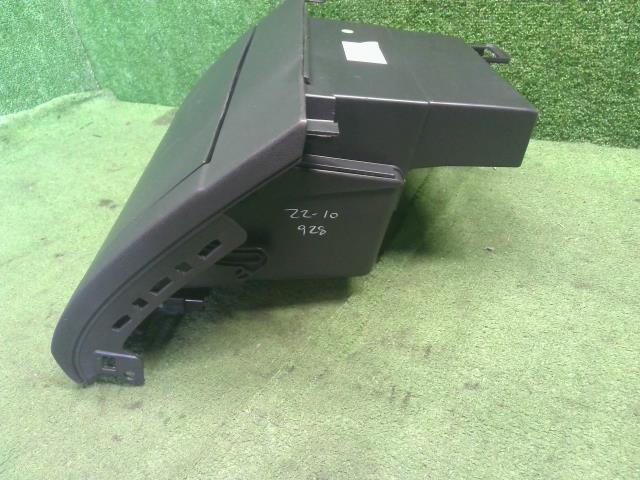 VW ポロ グローブＢＯＸ DBA-6RCBZ 6R2857101L