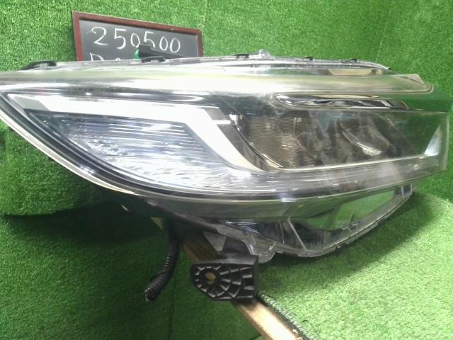 シャトル 右ヘッドランプＡＳＳＹ DAA-GP8 33100-TD4-J11