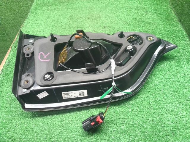 ジープ チェロキー 右テールランプ ABA-KL24