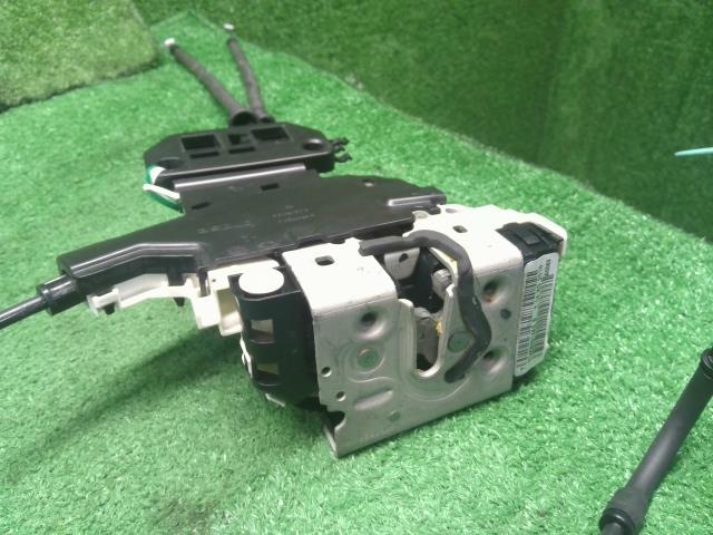 ジープ チェロキー 右Ｒドアロックソレノイド ABA-KL24