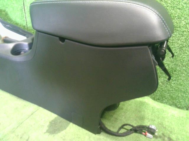 ジープ チェロキー コンソールボックス ABA-KL24