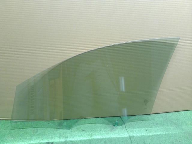 VW ゴルフヴァリアント 右Ｆドアガラス 3AA-CDDLAV