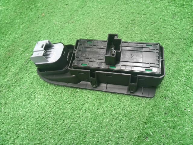 VW ゴルフヴァリアント パワーウインドウスイッチ 3AA-CDDLAV