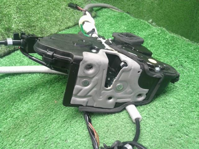 VW ゴルフヴァリアント 右Ｆドアロックソレノイド 3AA-CDDLAV