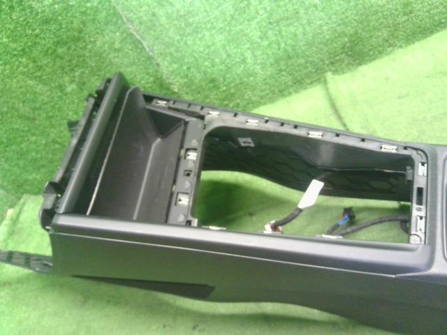VW ゴルフヴァリアント コンソールボックス 3AA-CDDLAV