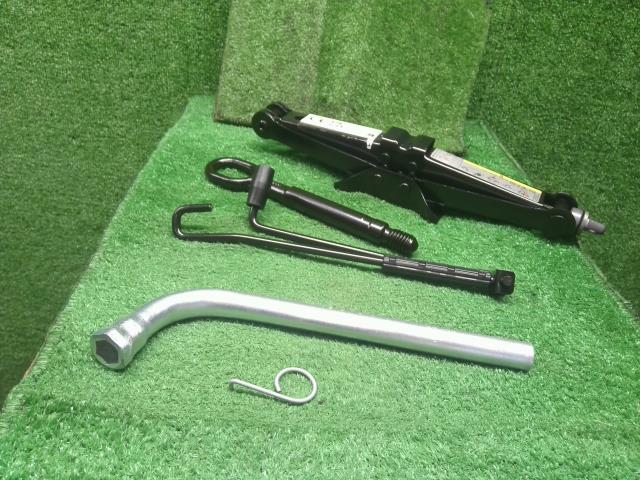 VW ゴルフヴァリアント 車載工具 3AA-CDDLAV