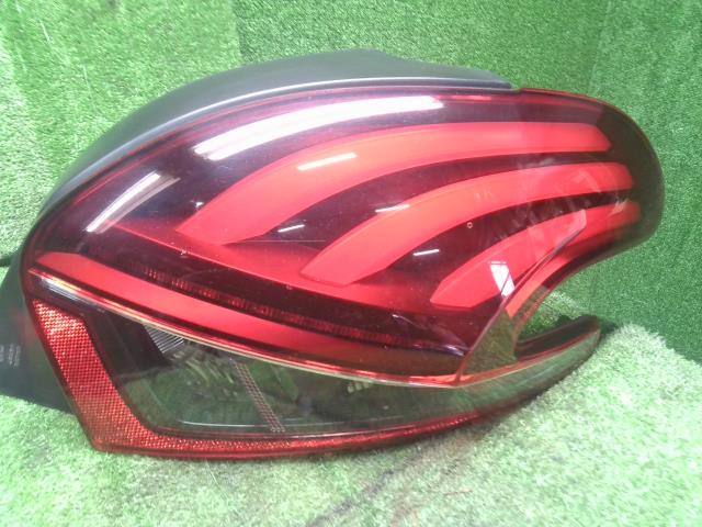 プジョー 208 右テールランプ ABA-A9HN01
