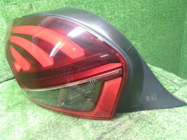 プジョー 208 左テールランプ ABA-A9HN01