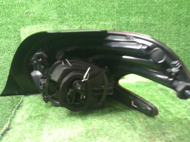 プジョー 208 左テールランプ ABA-A9HN01