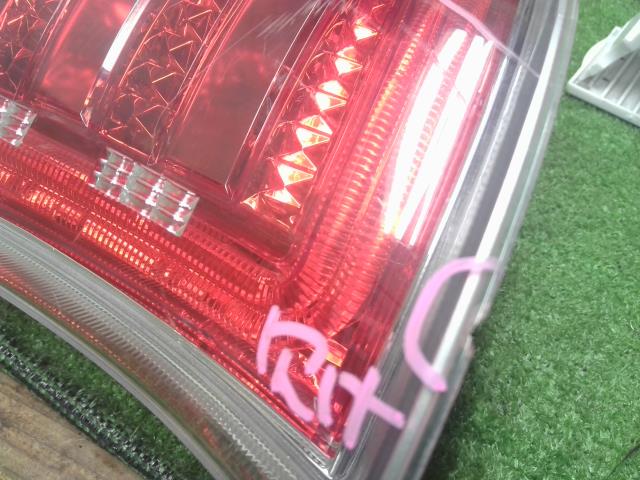 ステップワゴン 右テールランプ DBA-RK1 33500-SZW-J11