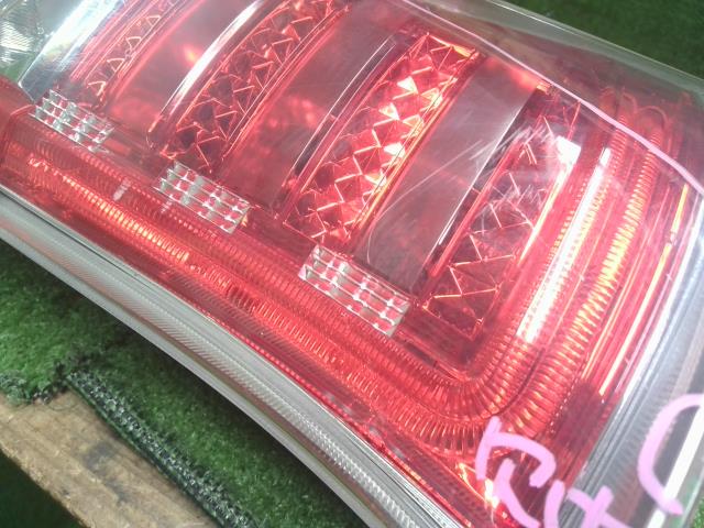 ステップワゴン 右テールランプ DBA-RK1 33500-SZW-J11