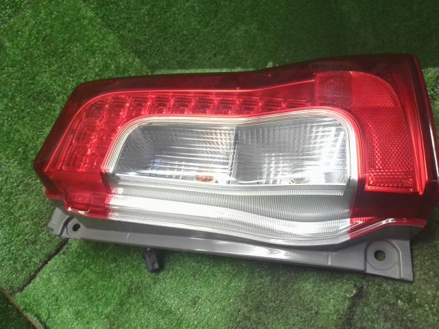 タント 右テールランプ DBA-LA600S 81551-B2350