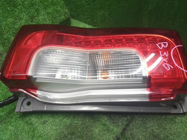 タント 左テールランプ DBA-LA600S 81561-B2350