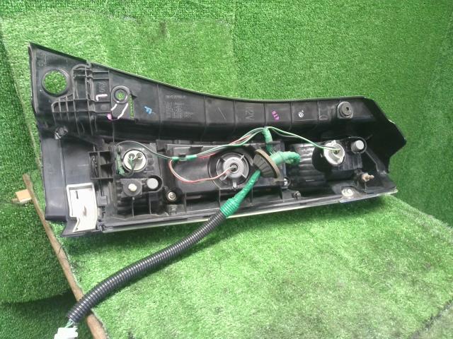 Ｎ－ＢＯＸ 左テールランプ DBA-JF2 33551-TY0-J51