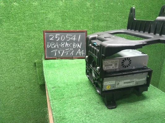 アウディ A4 オーディオアンプ DBA-8KCDN
