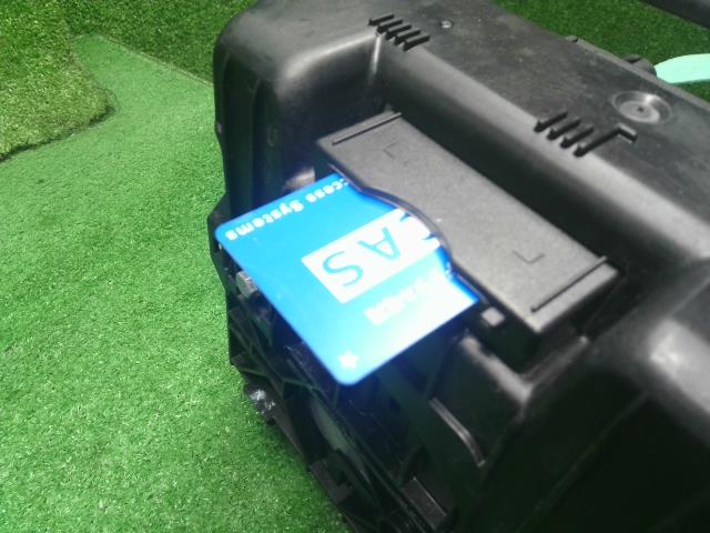 アウディ A4 オーディオアンプ DBA-8KCDN