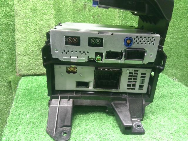 アウディ A4 オーディオアンプ DBA-8KCDN