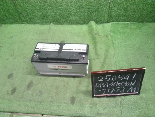 アウディ A4 バッテリー DBA-8KCDN