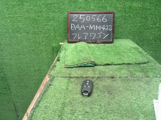 フレアワゴン キーレスリモコン DAA-MM42S 1A13-67-5RY
