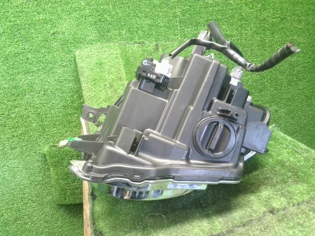 クロスビー 右ヘッドランプＡＳＳＹ DAA-MN71S 35120-76R60