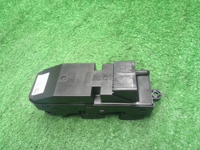 ハスラー パワーウインドウスイッチ DAA-MR41S 37990-65P02