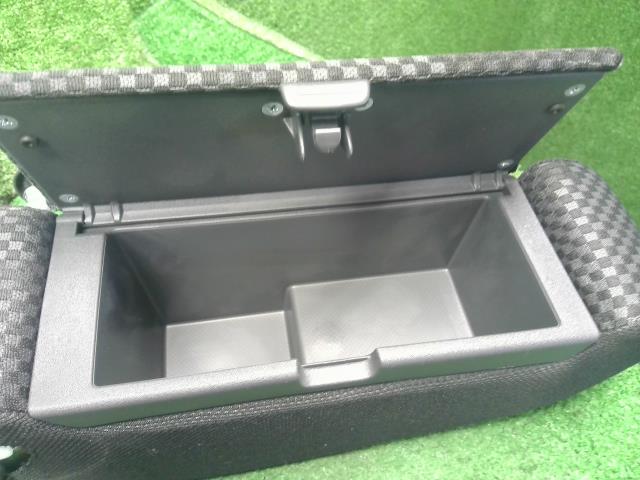 ハスラー アームレスト DAA-MR41S 85501-72M14