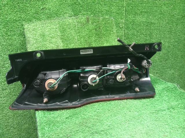 NV350キャラバン 右テールランプ LDF-CW8E26 26550-3XA0B
