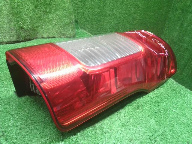 NV350キャラバン 右テールランプ LDF-CW8E26 26550-3XA0B